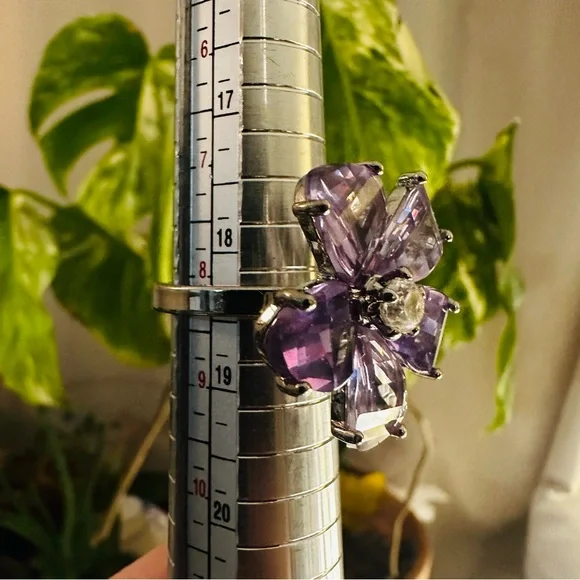 Nancy & Rise Purple Flower Crystal Rhinestone Silver Tone Ring Fits Sizes 8-10 - Picture 8 of 9